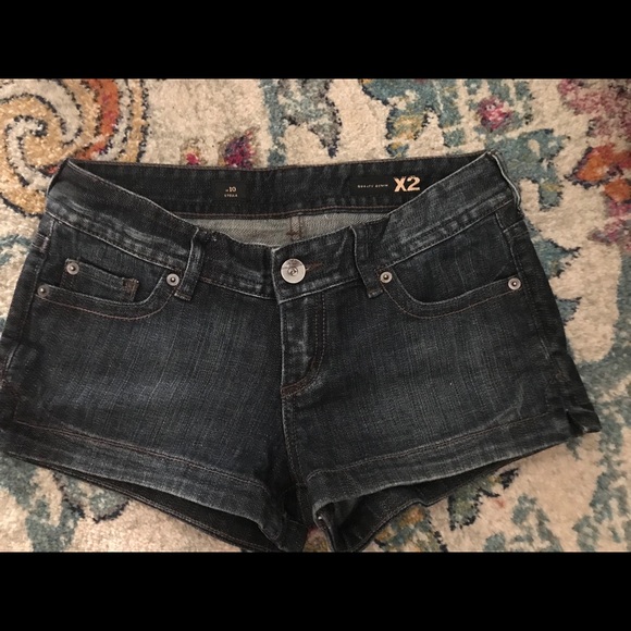 Express Shorts - Picture 1 of 3